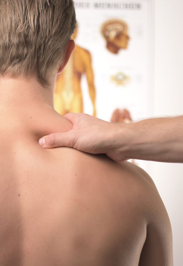 Osteopathische Behandlung des Rückens und der Wirbelsäule durch Osteopathen und Osteopathinnen